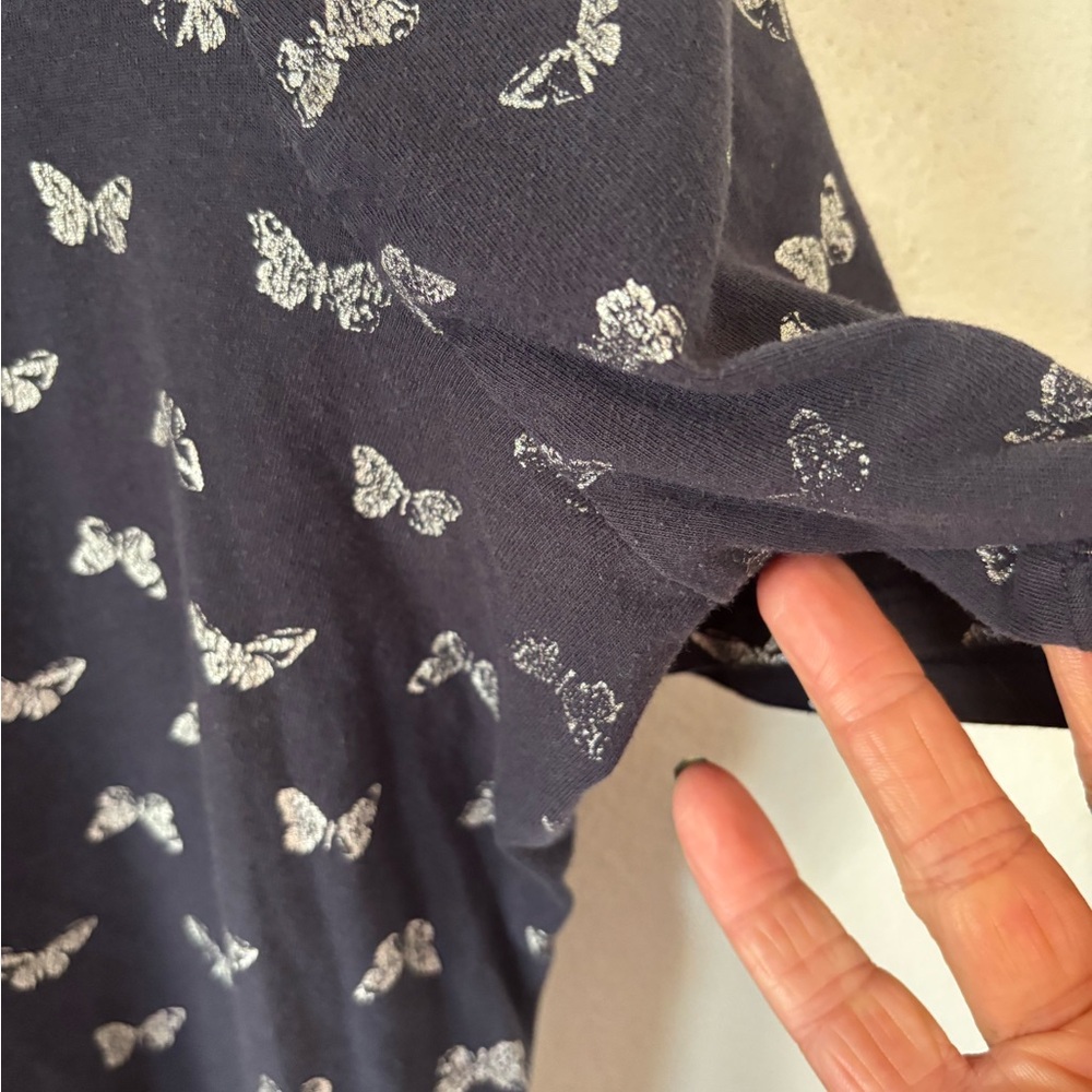 3/$20 Lane Bryant Navy Blue Butterfly Print V-Neck Short Sleeve Tee - Picture 4 of 5